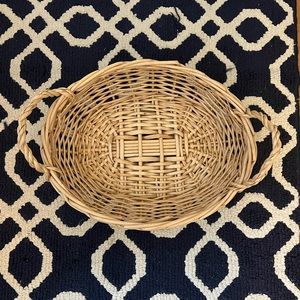 Sturdy wicker basket with handles